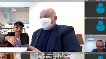 La ședință e ca la restaurant, în Parlamentul Republicii Moldova. O deputată a fost surprinsă când mânca supă în timpul ședinței