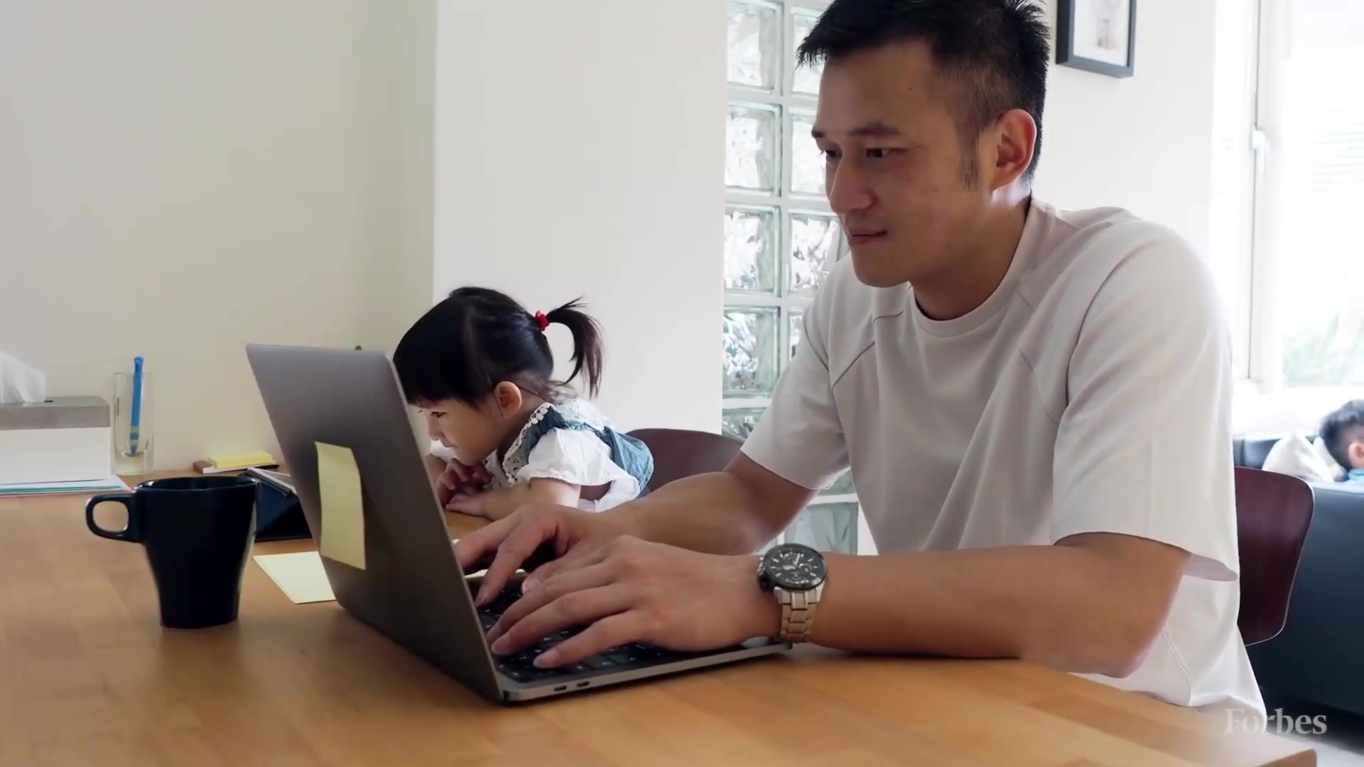 Șeful te va supraveghea când lucrezi de acasă. Cât costă și de ce vor face asta