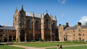 Se dublează taxele pentru studenții români după Brexit. Ce beneficii mai pierd tinerii