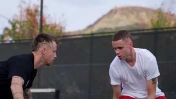 Grayson Botcher, un as în baschetul freestyle, îi învață pe fanii acestui sport cum să-și dribleze adversarii și să înscrie, dintr-o lovitură, la coș