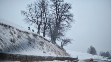 Circulația pe Transalpina, închisă din cauza vremii nefavorabile