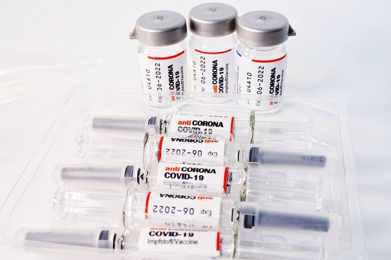 Vești de pe frontul leacurilor anti-COVID. Ce se întâmplă în lume în timp ce Maduro pretinde că a găsit antidotul