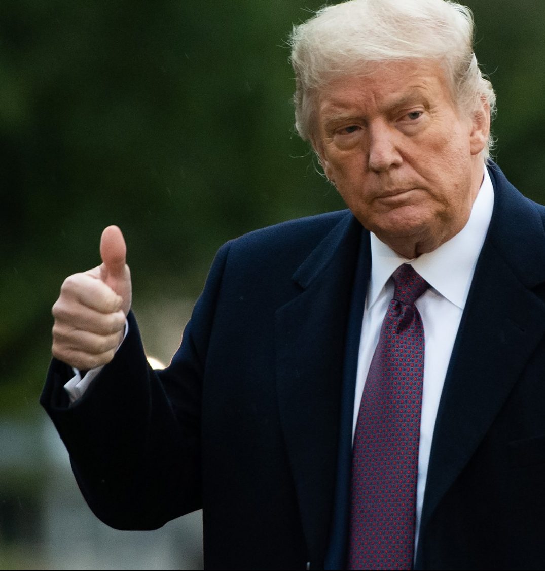 Infectarea lui Trump cu noul coronavirus provoacă scăderi pe bursă. Explicațiile specialiștilor