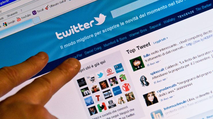 Twitter urmează Facebook și va șterge postările care neagă Holocaustul