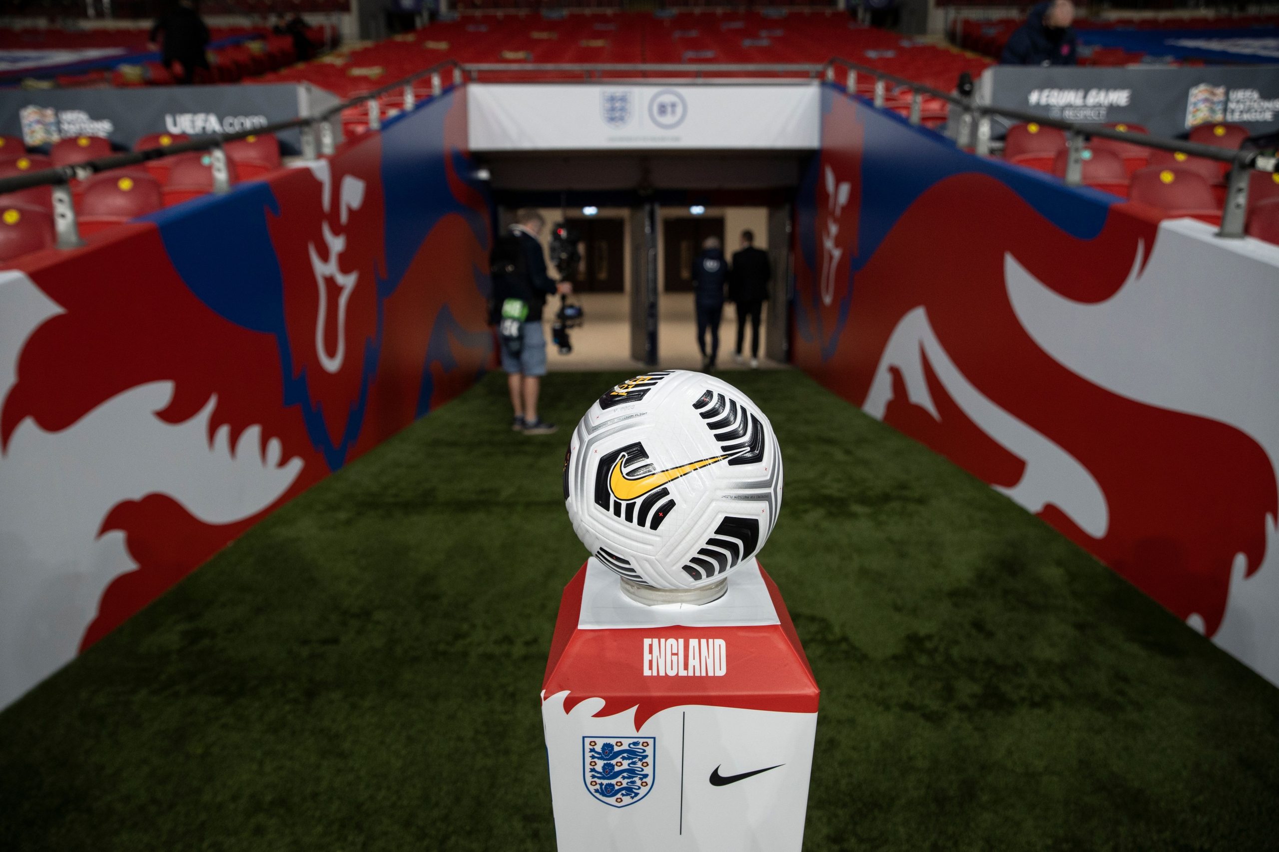 EURO se restrânge. UEFA renunţă la trei oraşe gazdă