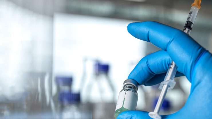 UE: Nu vor fi suficiente vaccinuri COVID pentru toţi europenii până în 2022