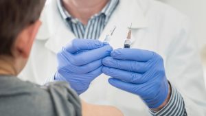 Europa, în pragul unei crize de vaccinuri antigripale. O dublă epidemie este posibilă