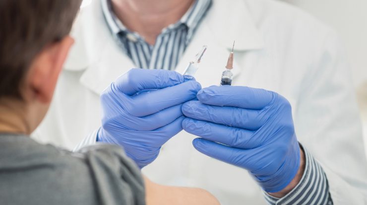Europa, în pragul unei crize de vaccinuri antigripale. O dublă epidemie este posibilă