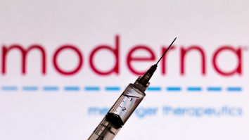 CEO-ul Moderna: Vaccinul anti-Covid-19 ar putea fi folosit în luna decembrie