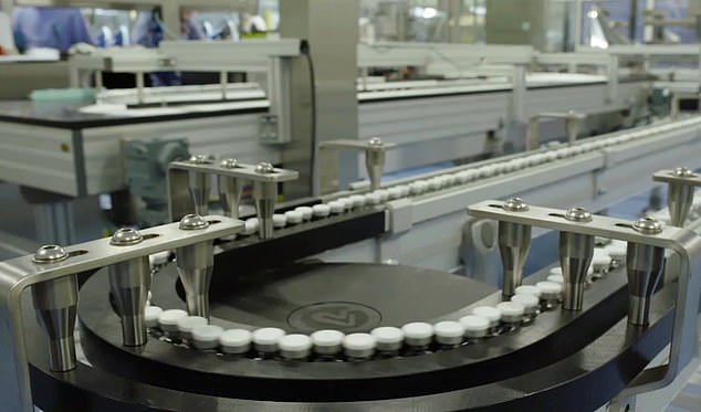 Fotografia așteptată de toată lumea: mii de doze de vaccin anti-Covid, pe linia de producție la o fabrică Pfizer din Belgia