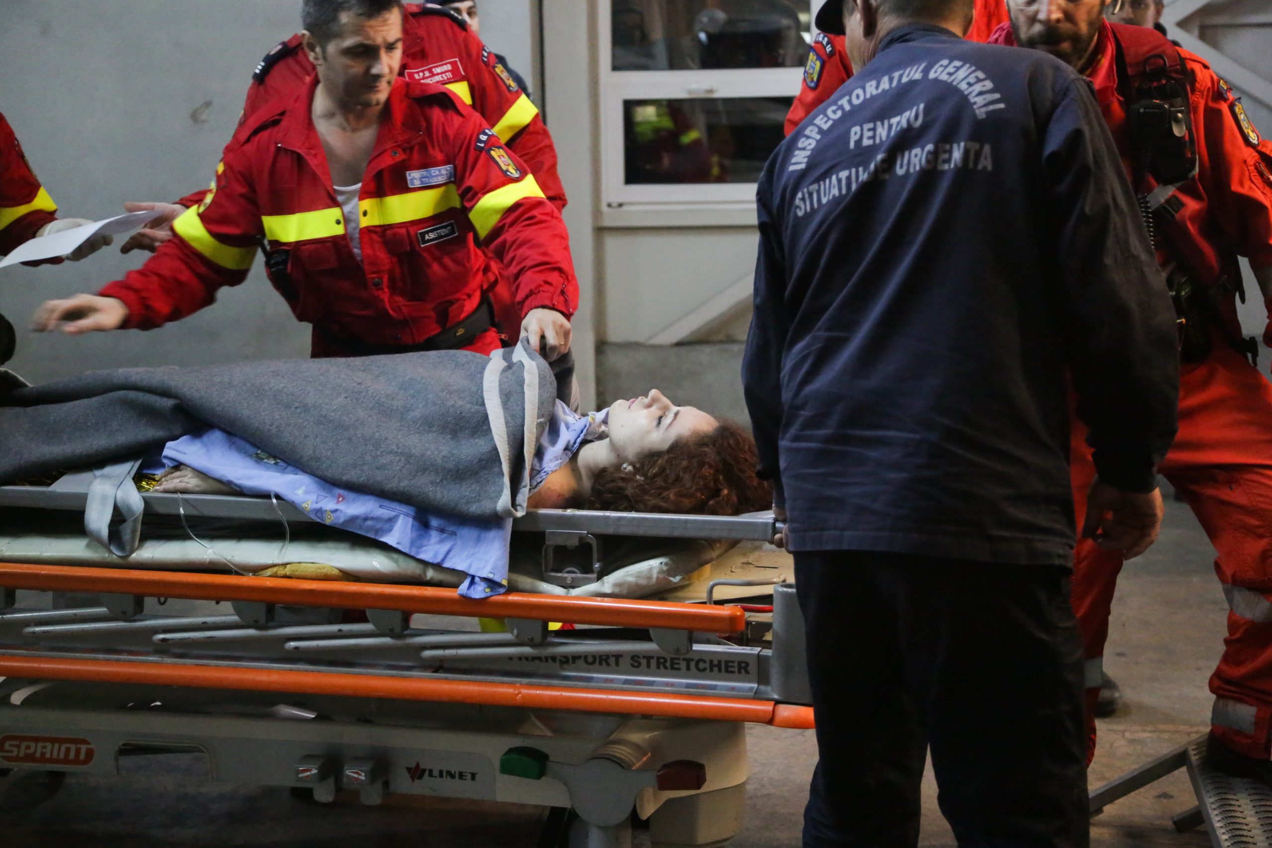 Decontarea tratamentelor victimelor din Colectiv pentru tot restul vieţii, la mâna lui Klaus Iohannis