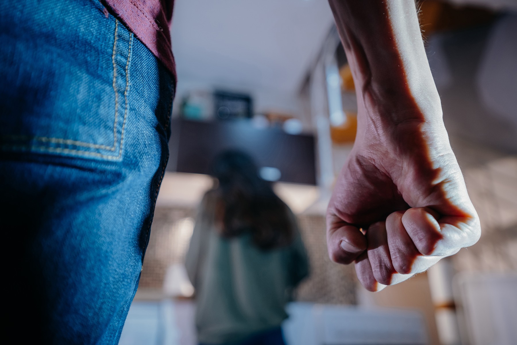 Violența domestică se pedepsește și în România. Ce prevede noua lege adoptată