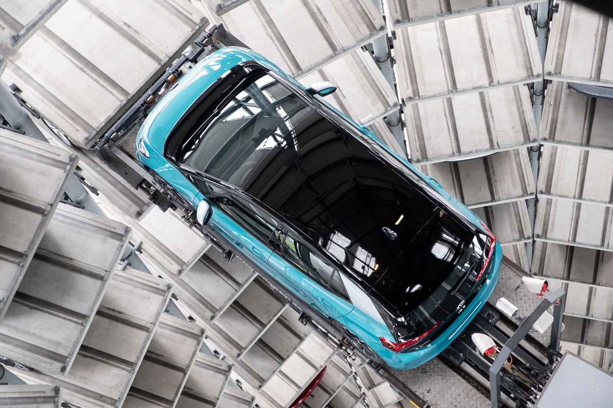 Piața auto încă are scânteie la motor. Ce companie e pe primul loc la