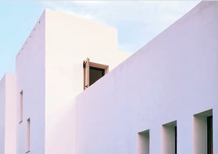 Beneficiile pe care le oferă vopseaua albă. Răcește cladirile, chiar și în cele mai fierbinți zile de vară