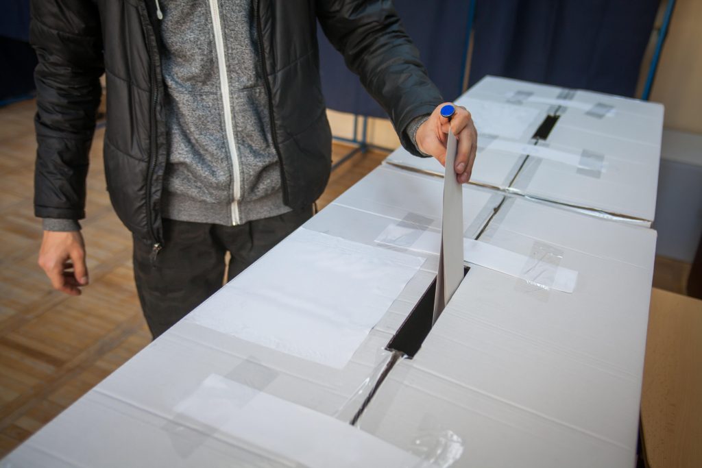 Doar 40.000 din cele șase milioane români din Diaspora s-au înscris pentru a vota prin corespondeţă