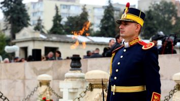 Ziua Armatei Române. Ministrul Apărării: Un prilej de aducere a minte a sacrificiului românilor