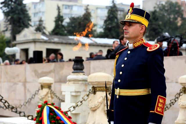 Ziua Armatei Române. Ministrul Apărării: Un prilej de aducere a minte a sacrificiului românilor