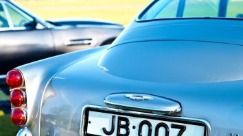 O replică de Aston Martin din filmele James Bond a fost vândută cu 200.000 de dolari