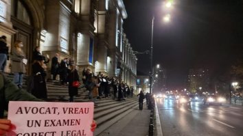 Avocaţii stagiari protestează în toată ţara faţă de examenul de definitivat: 20% din întrebări nu aveau nicio variantă de răspuns
