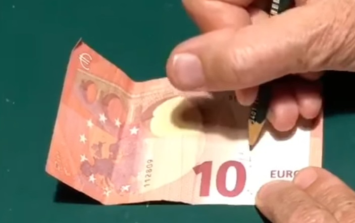 VIDEO. Cea mai valoroasă bancnotă de 10 euro din Italia. De ce este căutată în toată țara
