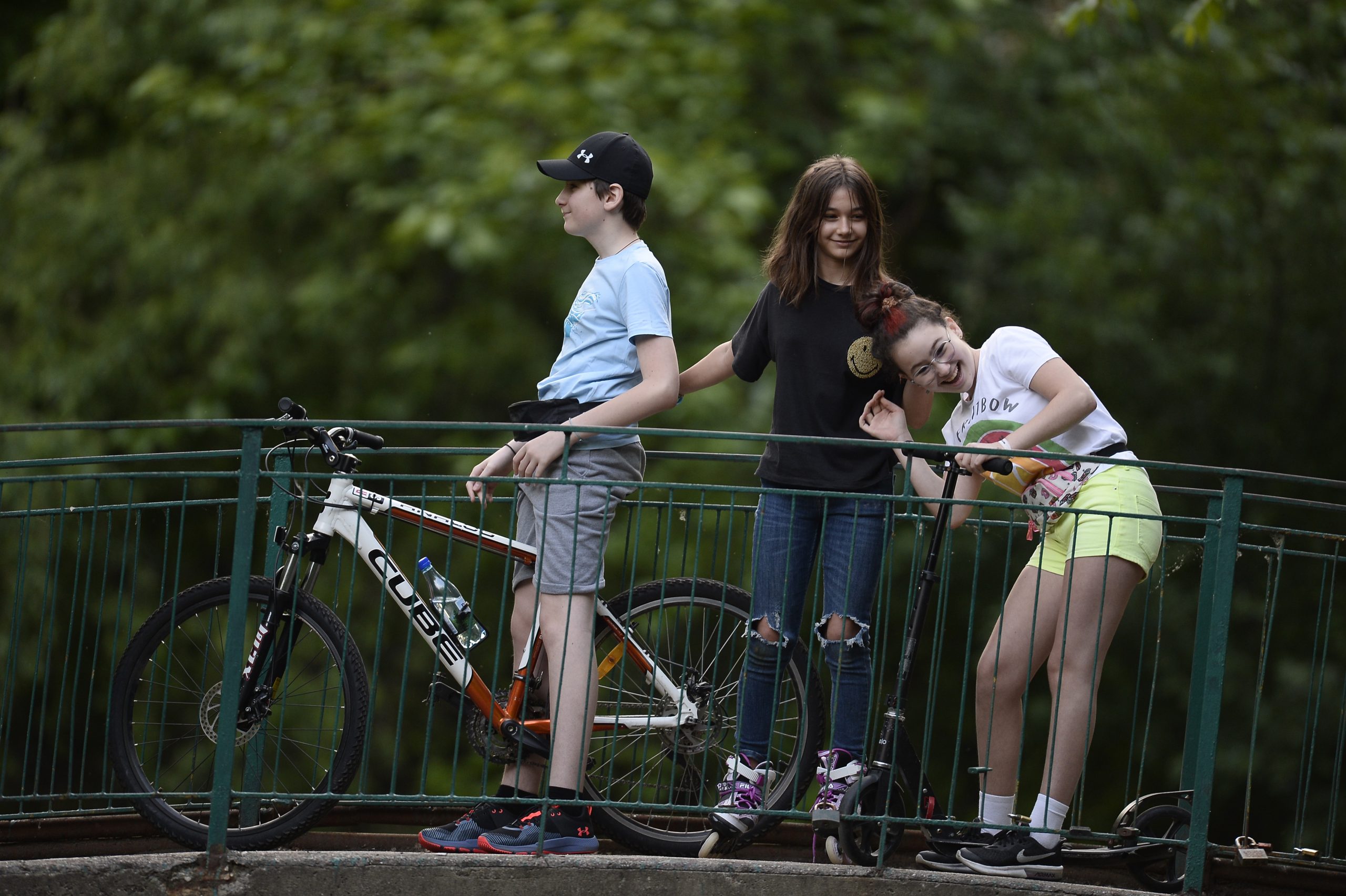 Studiu. Adolescenții cu alimentație precară pot fi cu 20 de centimetri mai scunzi decât cei care consumă alimentele potrivite