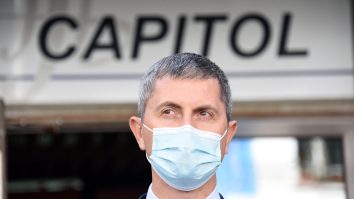 Dan Barna riscă să nu poată vota la alegerile parlamentare: „Sunt izolat în Bucureşti şi urna mobilă nu vine de la Sibiu”