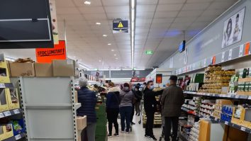FOTO și VIDEO. Constănțenii au luat cu asalt supermarketurile. Municipiul intră în carantină