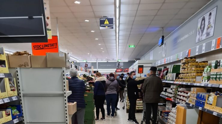 FOTO și VIDEO. Constănțenii au luat cu asalt supermarketurile. Municipiul intră în carantină