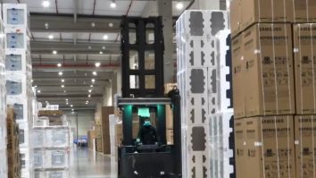 Black Friday. Atmosfera din cel mai mare depozit eMag: Sunt 4 milioane de produse la ofertă