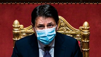 Disputa dintre fostul și actualul premier al Italiei poate isca o criză politică de proporții. Cum arată viitorul Guvernului de la Roma