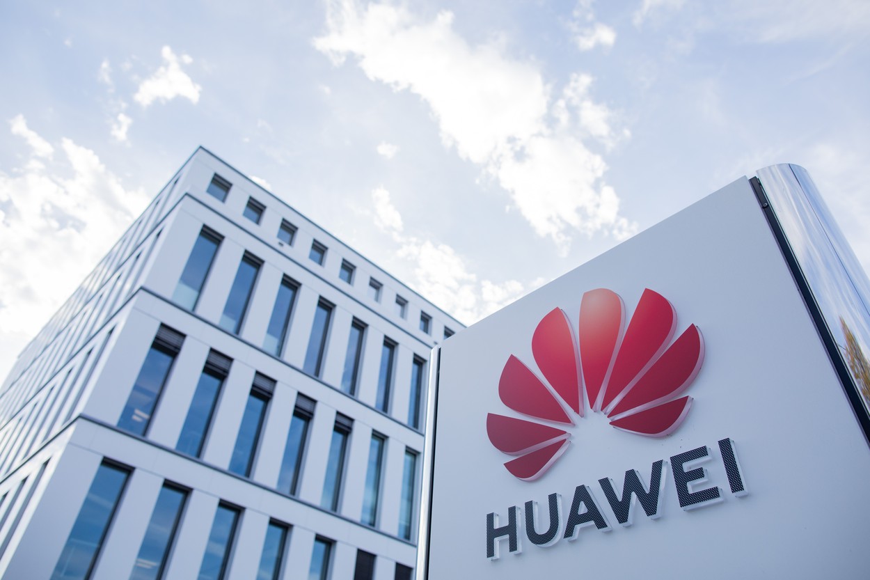 Huawei deschide o fabrică de cipuri în Shanghai. Compania anunță că nu va folosi echipamente de la producători americani