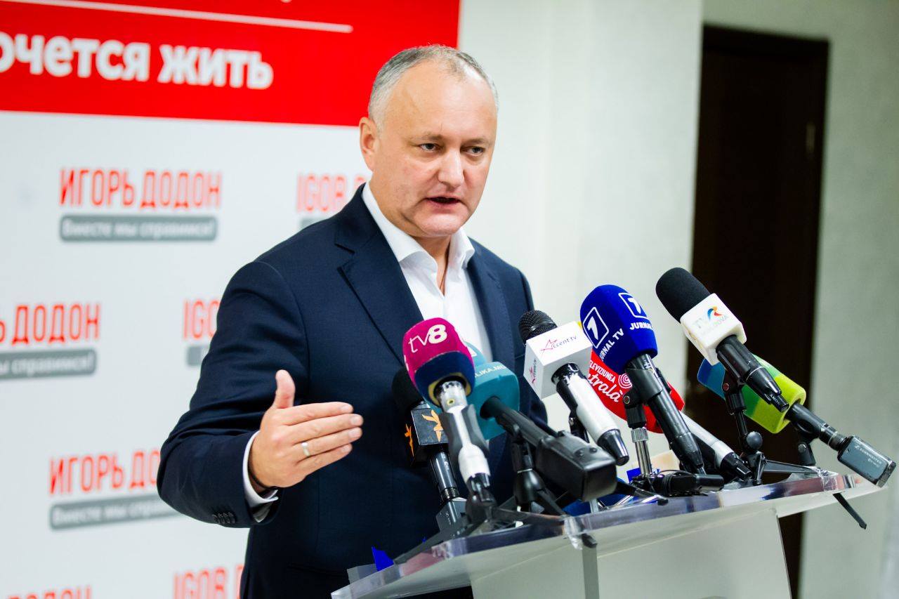 Dodon: O felicit preliminar pe oponenta mea. Alegătorii mă întreabă în lacrimi de ce nu contestăm acest rezultat