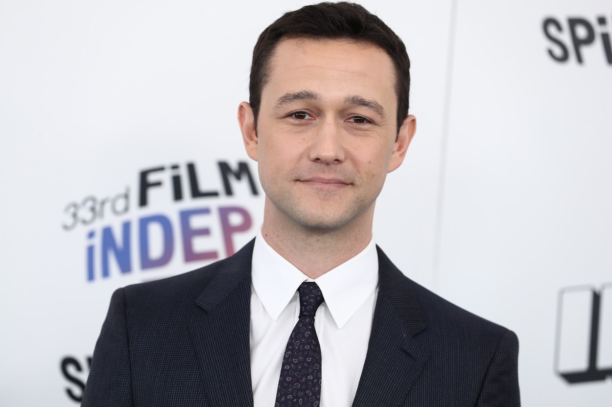 România, sursă de inspirație pentru actorii americani. Joseph Gordon-Levitt caută imagini din țara noastră pentru un nou proiect