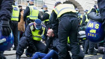 155 de arestări la un protest anti-lockdown în Londra. Aproape 400 de oameni au ieșit în stradă