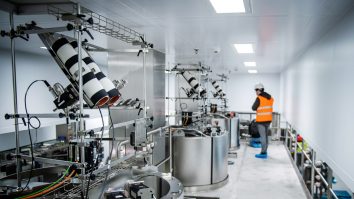 Linia-de-producție-pentru-vaccinul-Moderna-împotriva-Covid-19-din-Visp-Elveția