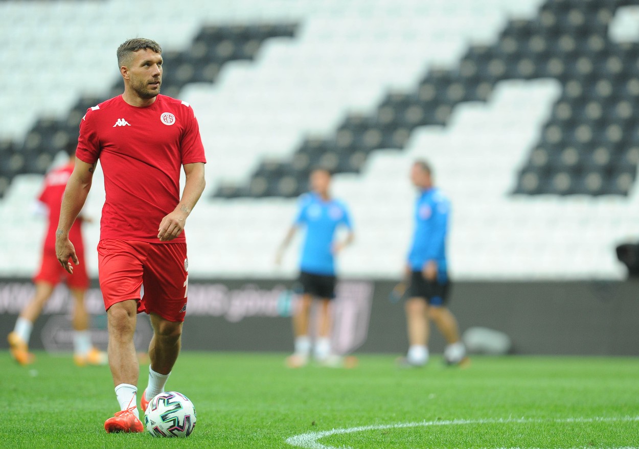 Lukas Podolski dă ghetele pe crosă. Va juca hochei pentru echipa Kolner Haie