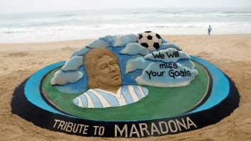 MARADONA-SAND-SCULPTURE