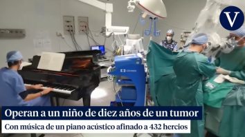 VIDEO. Un băiat din Italia, operat de cancer pe acorduri de pian: „O experienţă magică”