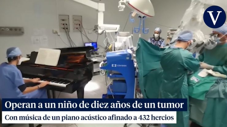 VIDEO. Un băiat din Italia, operat de cancer pe acorduri de pian: „O experienţă magică”