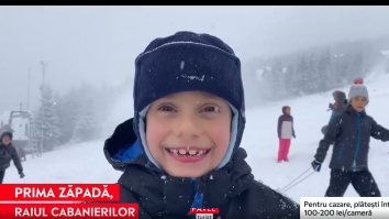 Veselie mare la Rânca. Turiștii se bucură de un strat de zăpadă de 12 cm