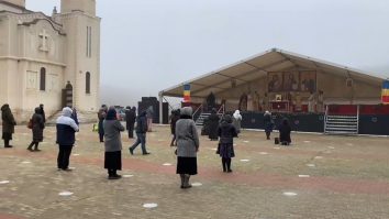Pelerinajul la peștera Sfântului Andrei este permis doar astăzi. ÎPS Teodosie a fost oprit de poliție