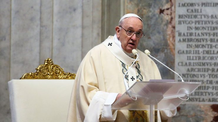 Papa Francisc in timpul slujbei.