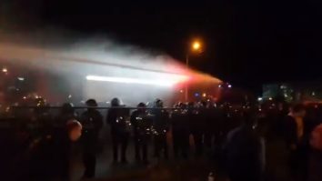 Proteste la Tbilisi. Zeci de mii de georgieni cer alegeri repetate: Polițiștii au pus tunurile cu apă pe demonstranți