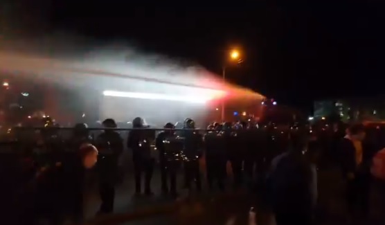 Proteste la Tbilisi. Zeci de mii de georgieni cer alegeri repetate: Polițiștii au pus tunurile cu apă pe demonstranți