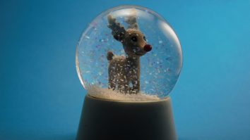 REINDEER-SNOWGLOBE