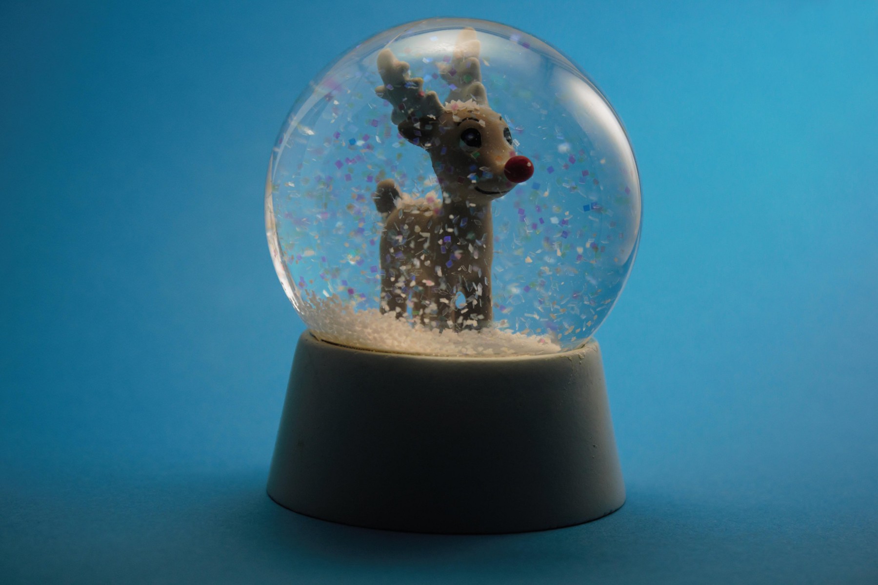 Câteva idei pentru cei care petrec sărbătorile departe de cei dragi. Sfaturile psihologilor