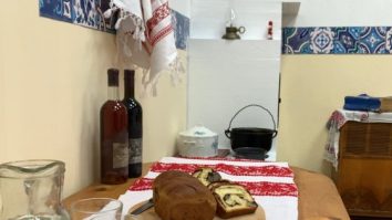 Crăciunul ca pe vremuri: doi fotografi au amenajat un decor cu obiecte din casa bunicii