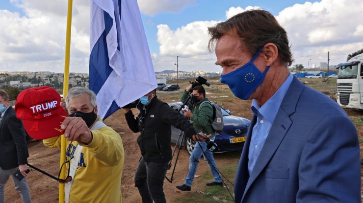 Sven-Kühn-von-Burgsdorff-la-protestul-delegaților-europeni-la-Givat-HaMatos