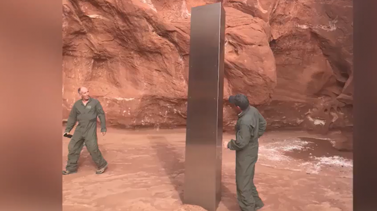 Turiștii americani au năvălit locul în care a fost găsit monolitul misterios din  Utah. Coordonatele au devenit publice