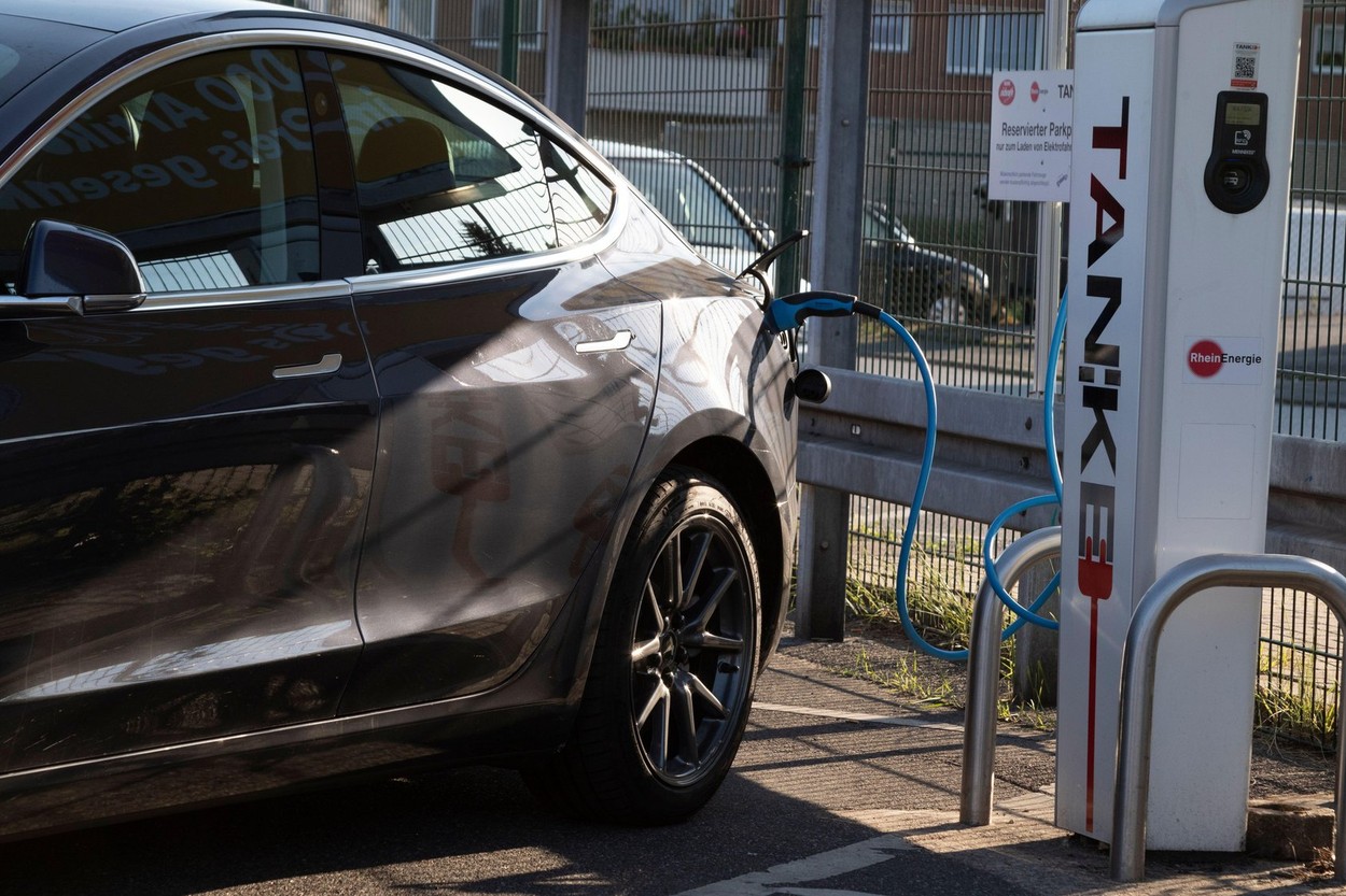 Mașinile hibrid nu sunt atât de „verzi”. Un studiu arată că poluează mai mult decât se crede